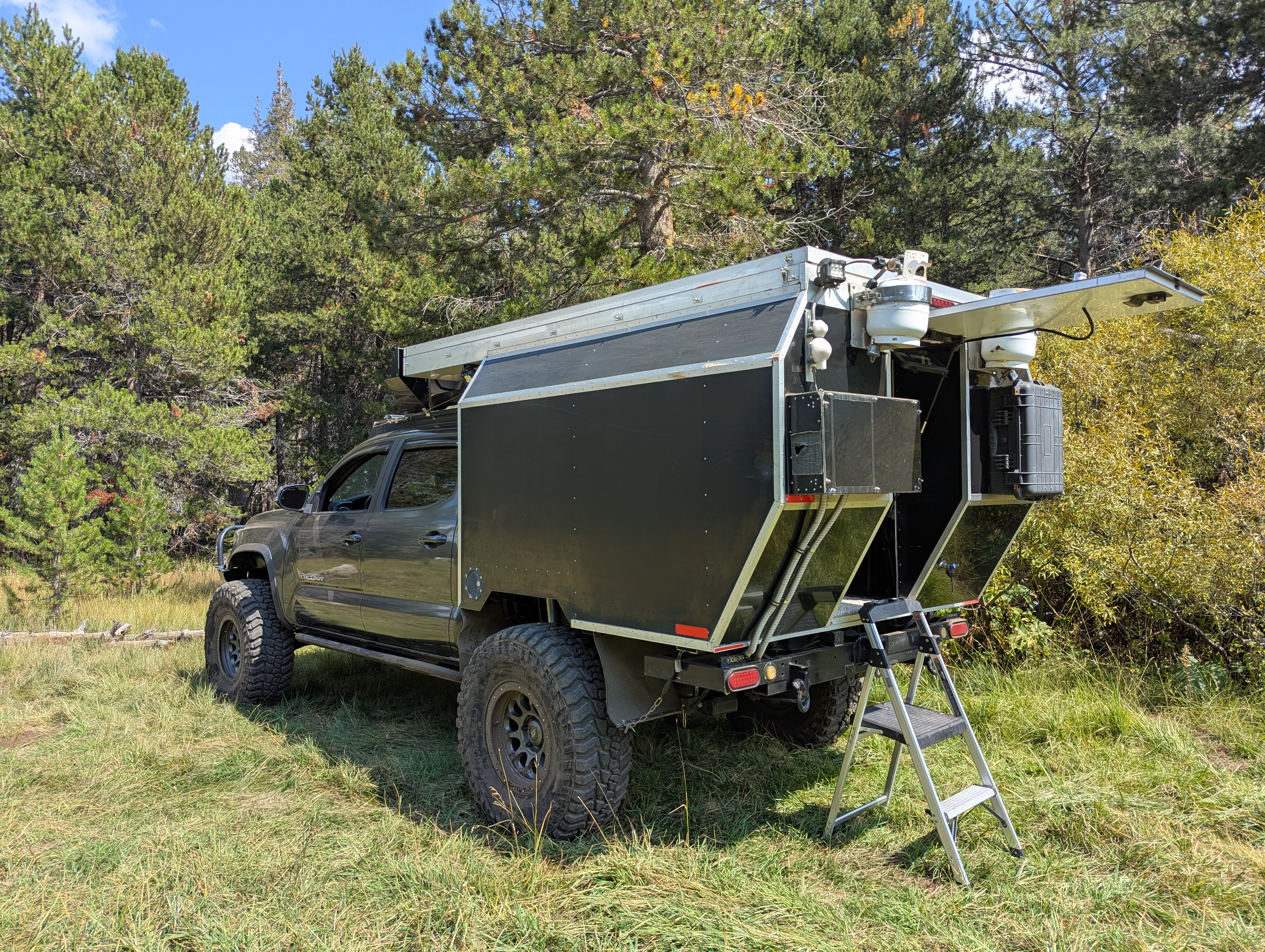 Overlanding vehicle on the trail
